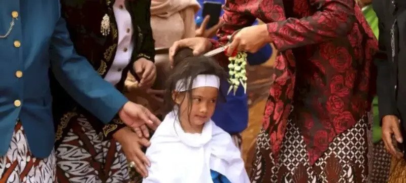 Potong Rambut Anak Gimbal, Tradisi Ruwatan Di Daerah Dieng.