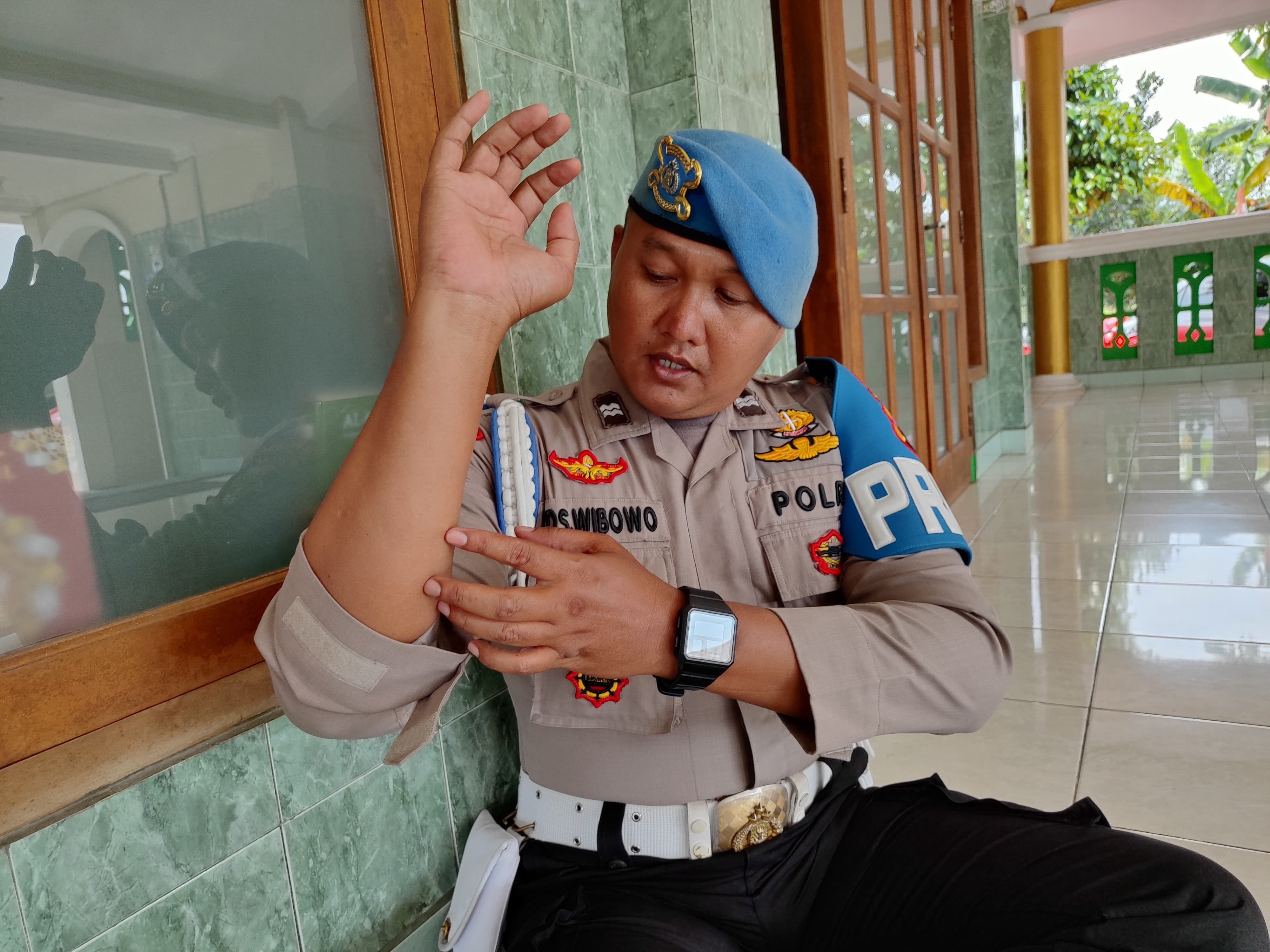 Aiptu Raden: Pejuang Tanpa Lelah, Tetap Mengabdi dengan Proyektil di Kaki