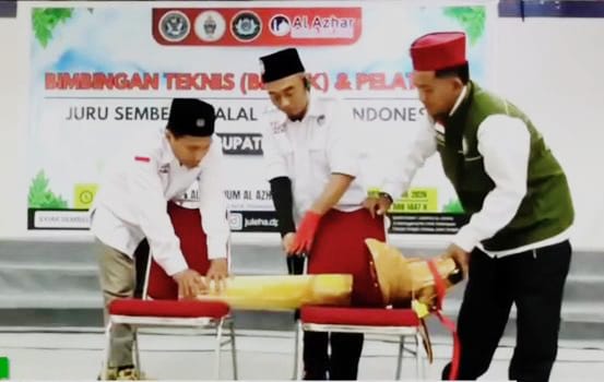 Jelang Iduladha, Dispertan Cilacap Tingkatkan Keterampilan Juru Sembelih