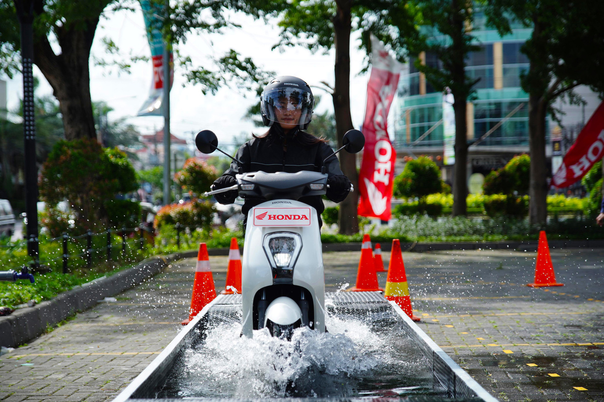 Honda EM1 e: Motor Listrik Super Halus dengan Performa Maksimal