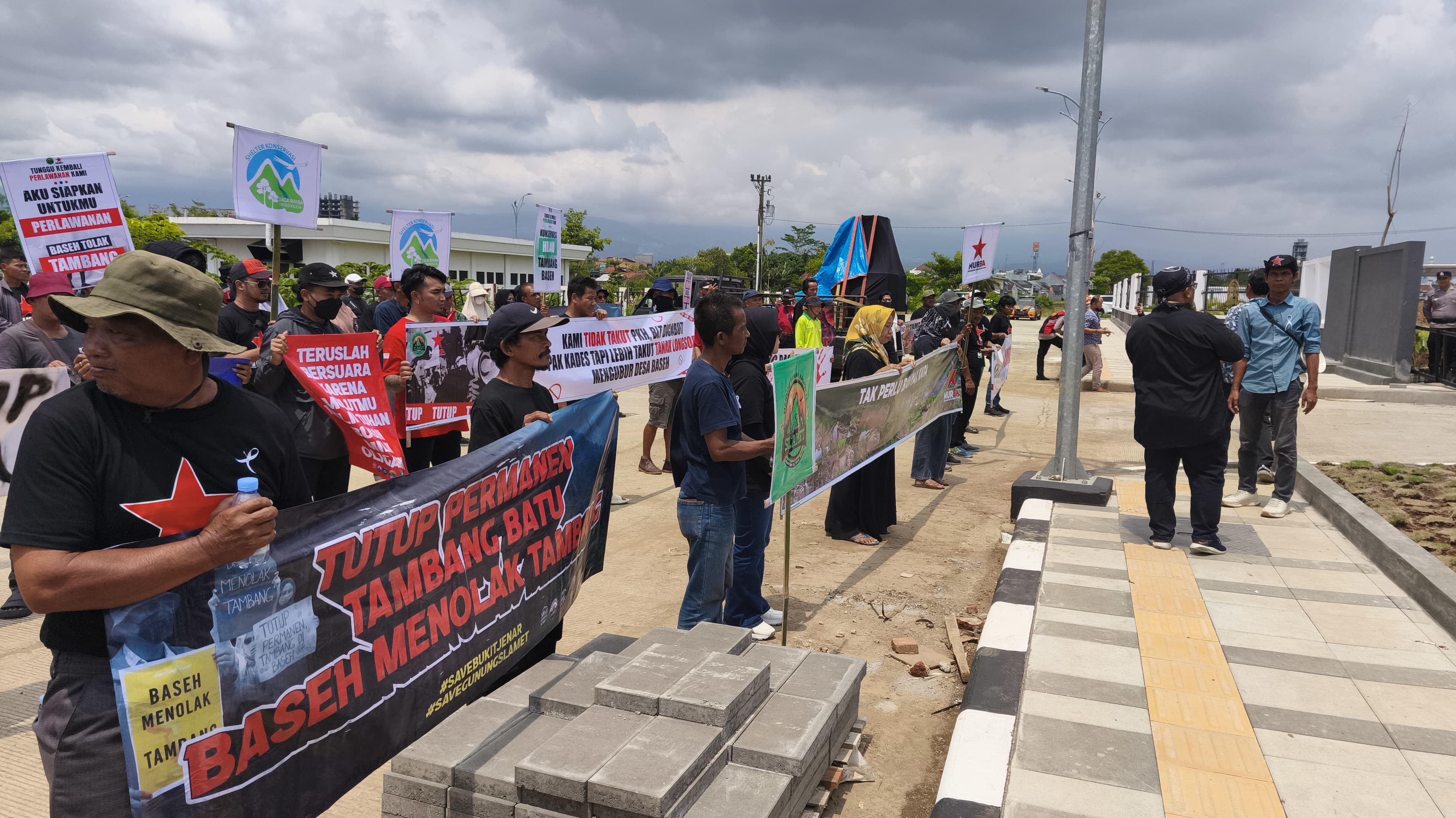 Jadi Biang Kerusakan Lingkungan, Murba Tuntut Tambang Granit Baseh Tutup Permanen