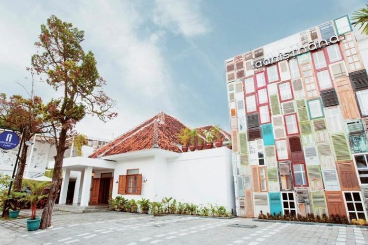 Menjelajahi Pesona Adhisthana Hotel Jogja, Hotel Bergaya Jawa Yang Estetik Dan Ramah Lingkungan 
