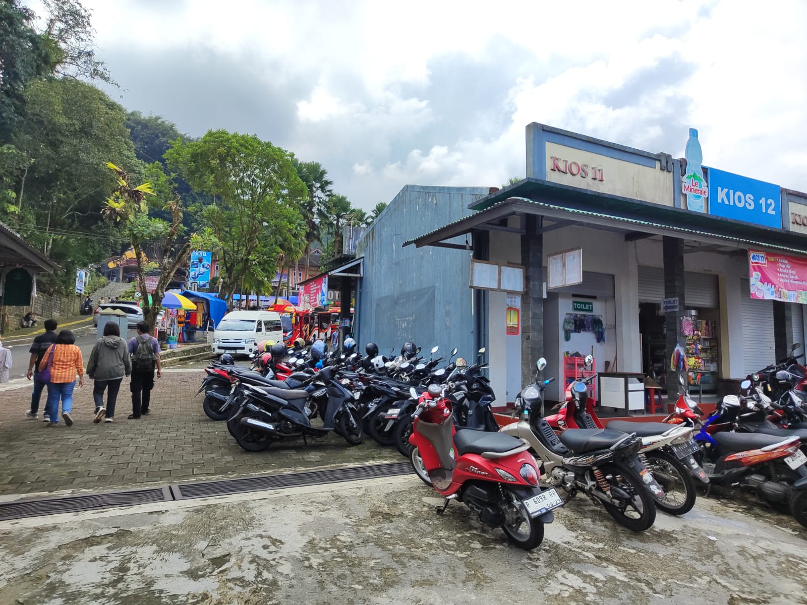 Tarif Parkir di Lokawisata Baturraden Tidak Sesuai Ketentuan, Roda Dua Rp5.000, Pengunjung Mengeluh