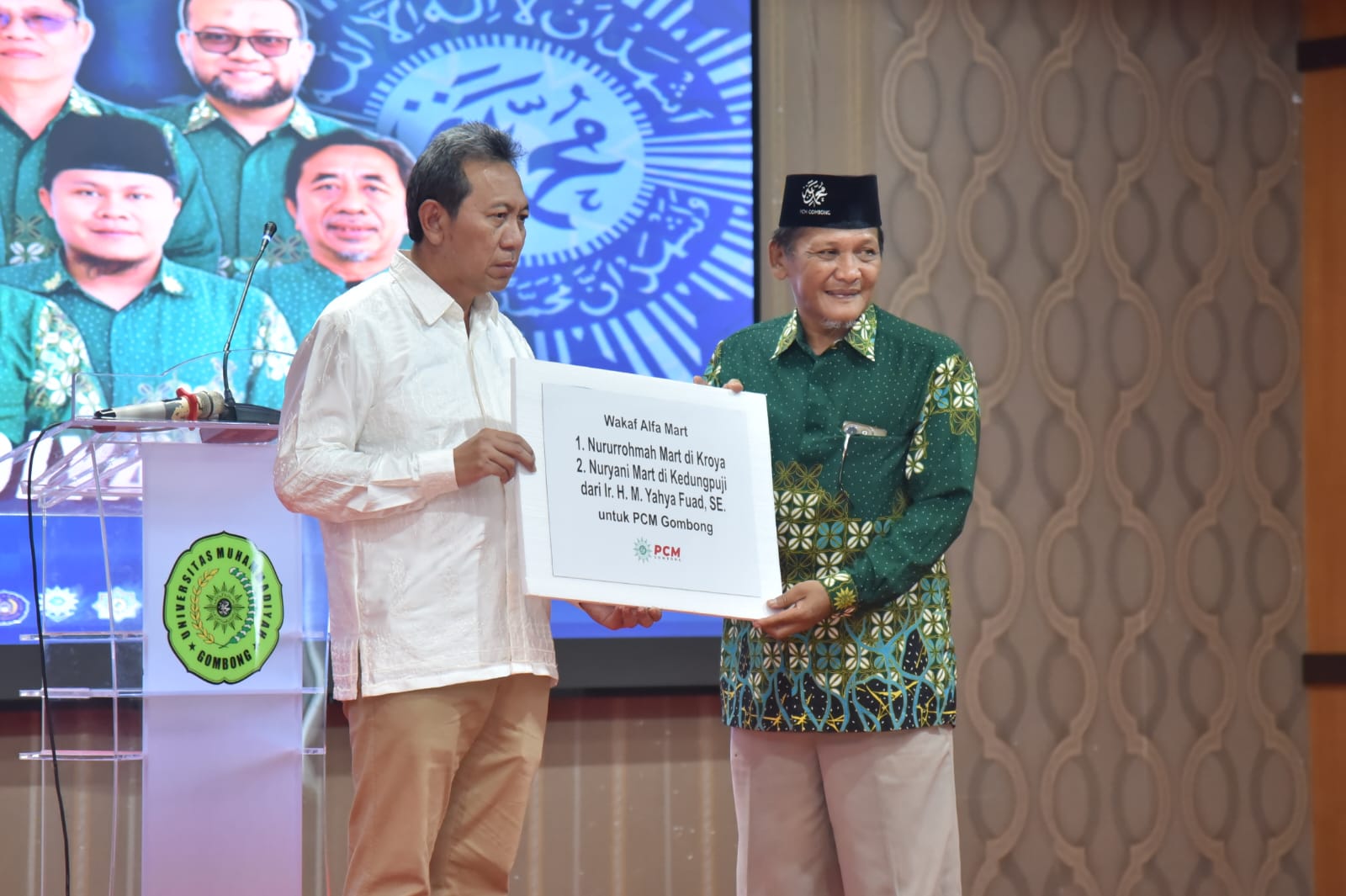 PCM Gombong Terima Wakaf 2 Minimarket