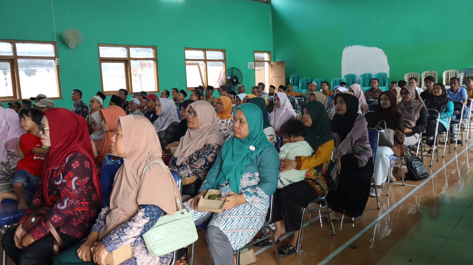 Urus Dokumen Kependudukan Kini Cukup dari Desa