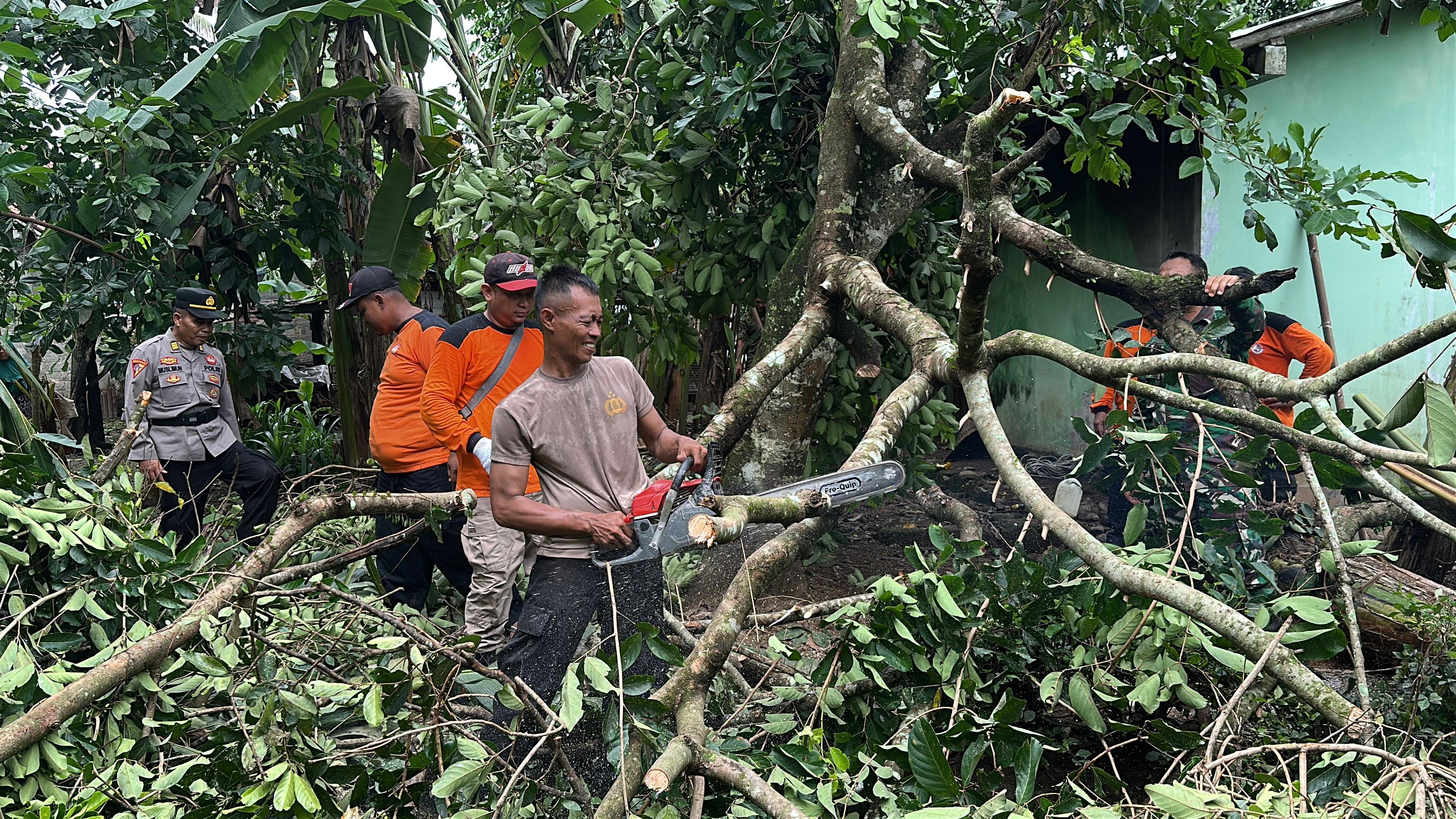 Jumlah Rumah Rusak Akibat Angin Kencang di Kemangkon Bertambah