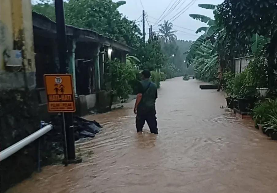 Diguyur Hujan Deras, Ruas Jalan Buntu - Kroya Terendam Banjir, 20 Titik Tanggul Jebol