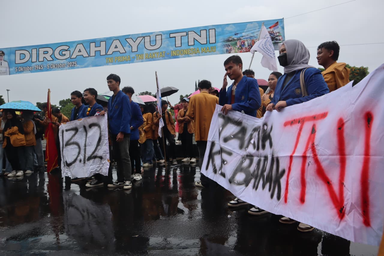 Seratusan Mahasiswa Aksi Kritik Satu Tahun Pemerintahan Prabowo-Gibran