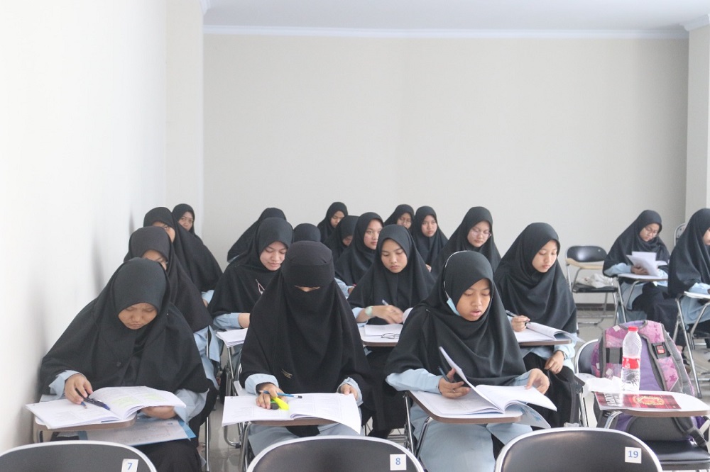 282 Siswa SMA Muhammadiyah Boarding School Zam-Zam Ikuti Pelatihan Toefl Bersama LDC UMP