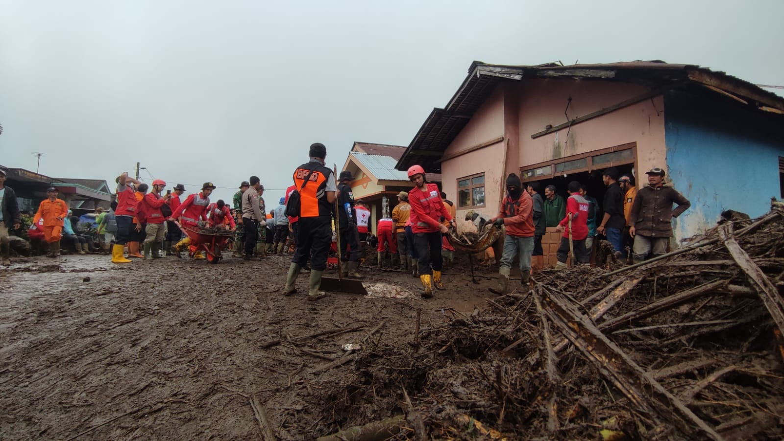 Banjir Bandang Desa Serang Purbalingga, Tidak Ada Pengungsian, Hanya Pembenahan Rumah   