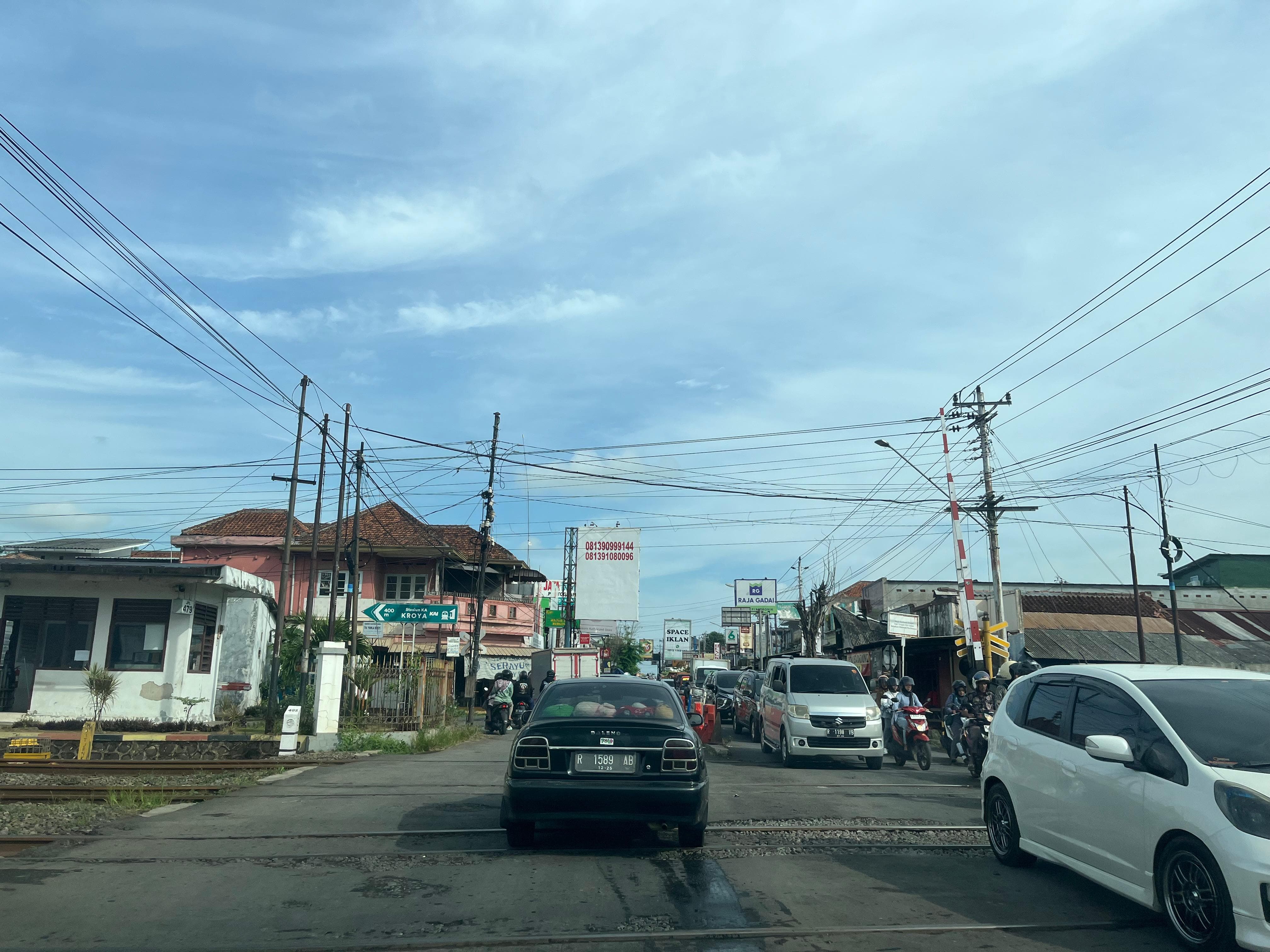 Kemacetan Parah di Perempatan Kroya, Warga Harapkan Flyover Segera Direalisasikan