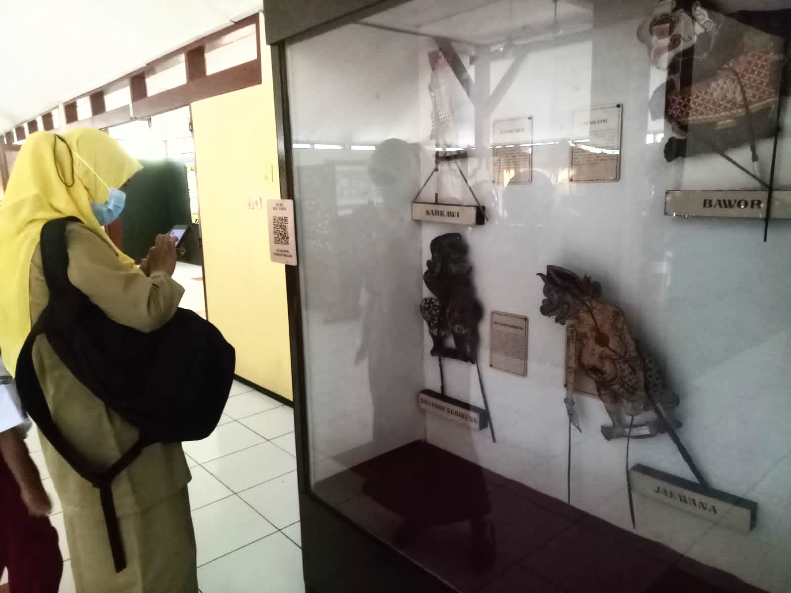 Museum Wayang Banyumas Uji Coba Deskripsi Koleksi Versi Digital