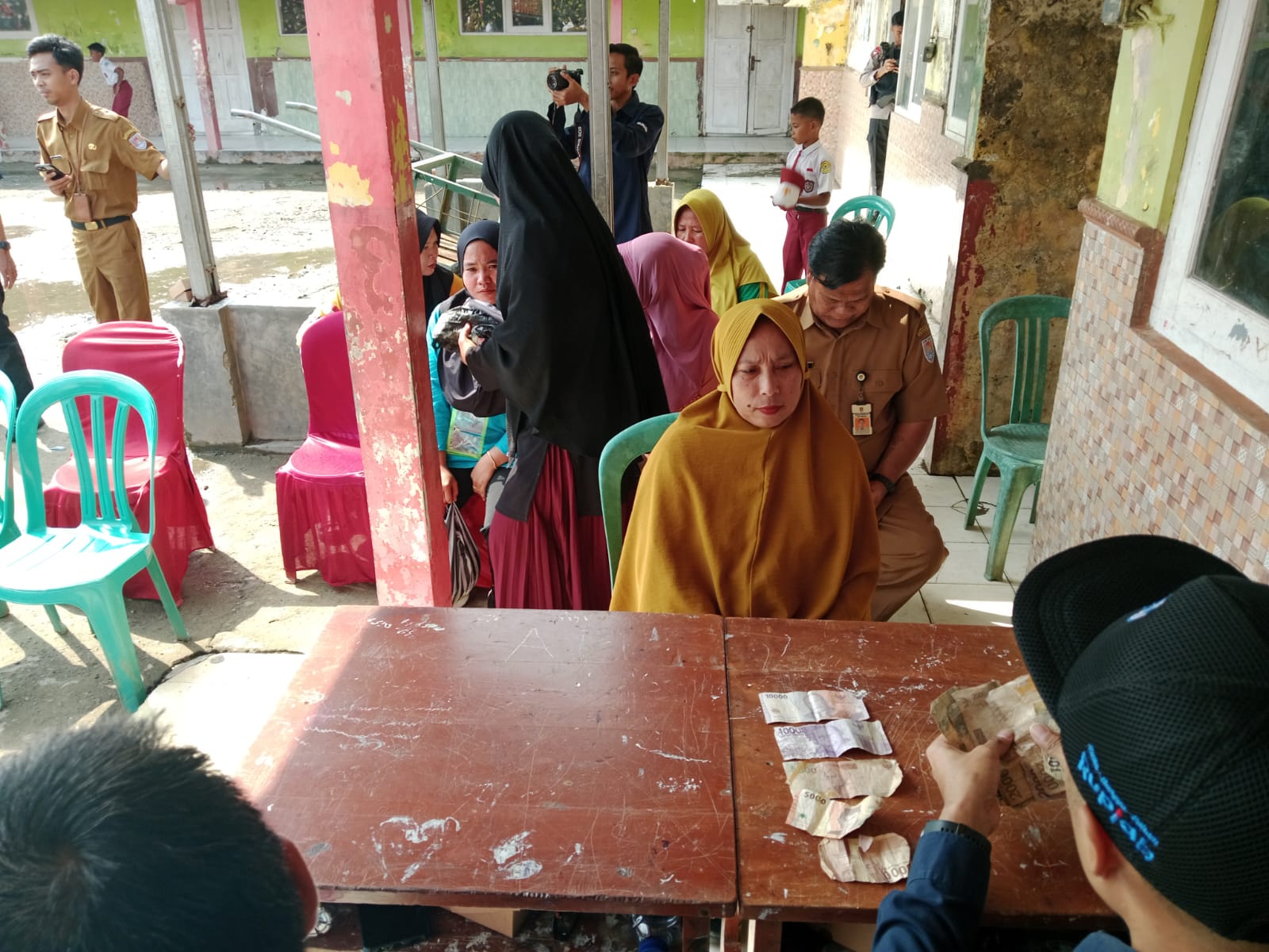 Masuk Wilayah 3T, Warga Ujung Alang Tukar Uang Rusak Jadi Layak Edar