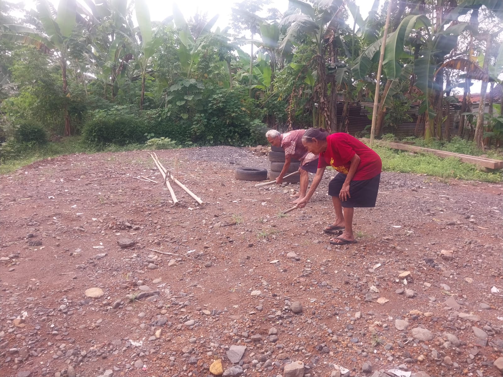 Proyek Balai Pertemuan Kampung Nopia Banyumas Tertunda, Warga Tetap Kejar Target Rampung