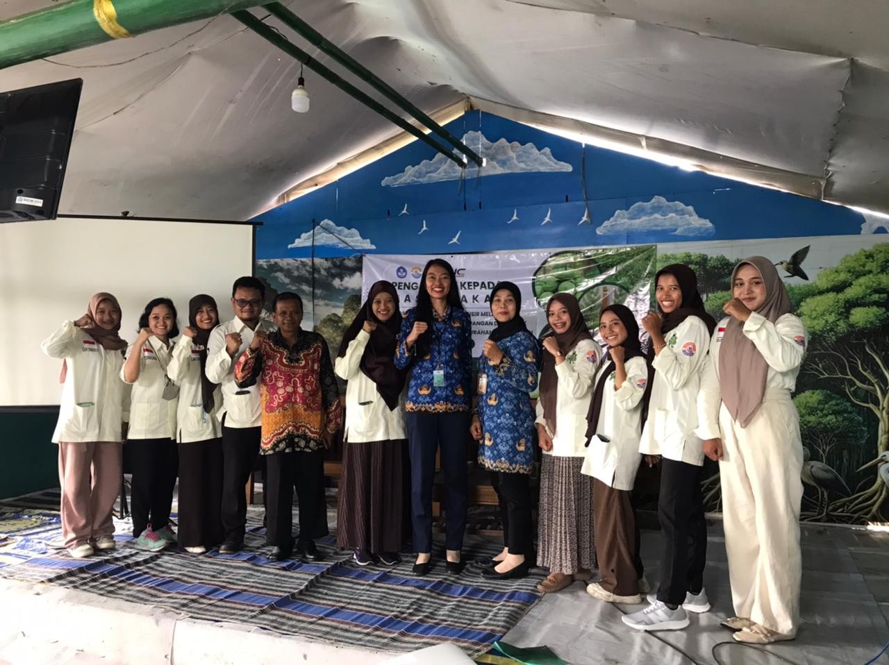 Tim Dosen Politeknik Negeri Cilacap Gelar Sosialisasi P-IRT Produk Sirup Buah Pedada di Dusun Cigimbal  