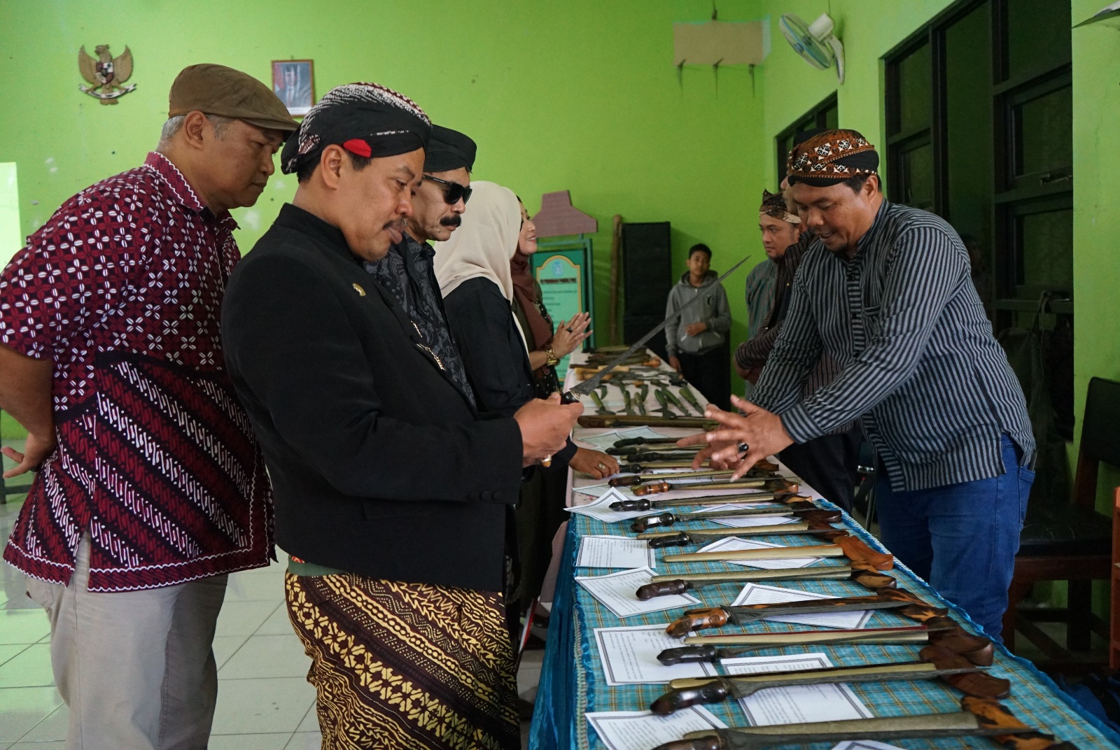 100 Pusaka Dipamerkan di Banjarnegara, Ada Keris hingga Pedang dari Berbagai Era