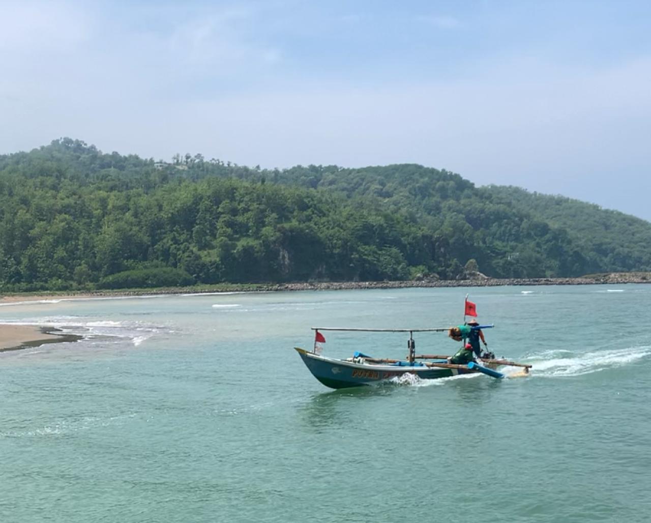 Gelombang Hingga 4 Meter Berpeluang Terjadi di Pesisir Cilacap, Wisatawan Diminta Hati-Hati