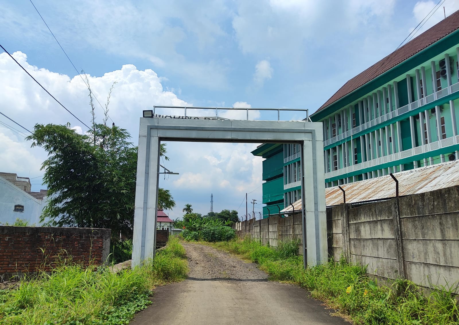 Dikeluhkan Penghuni, Sarpras Perumahan Madina Permata Belum Tuntas