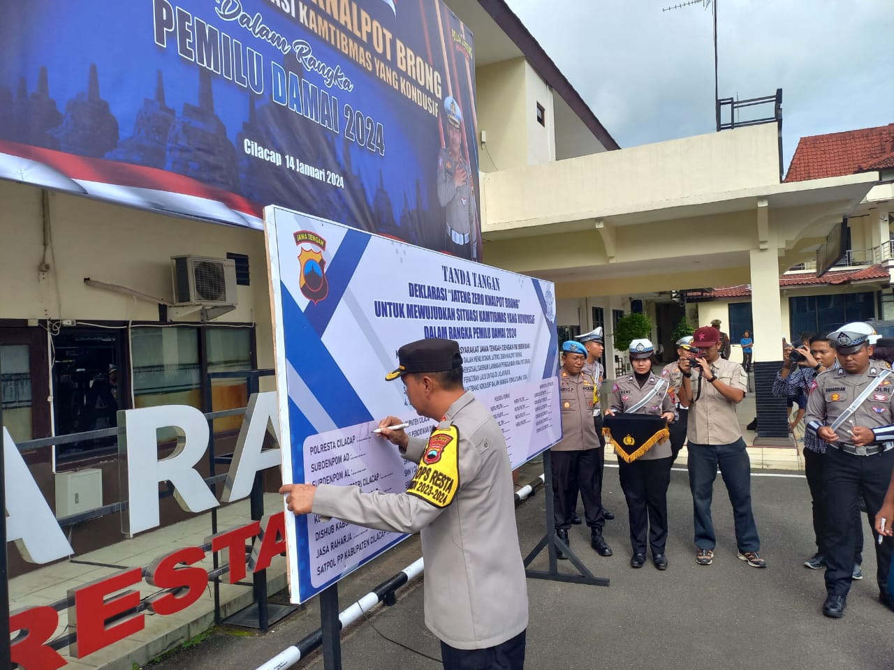 Dukung Pemilu Damai, Ratusan Komunitas Motor dan Partai Politik di Cilacap Deklarasikan Zero Knalpot Brong