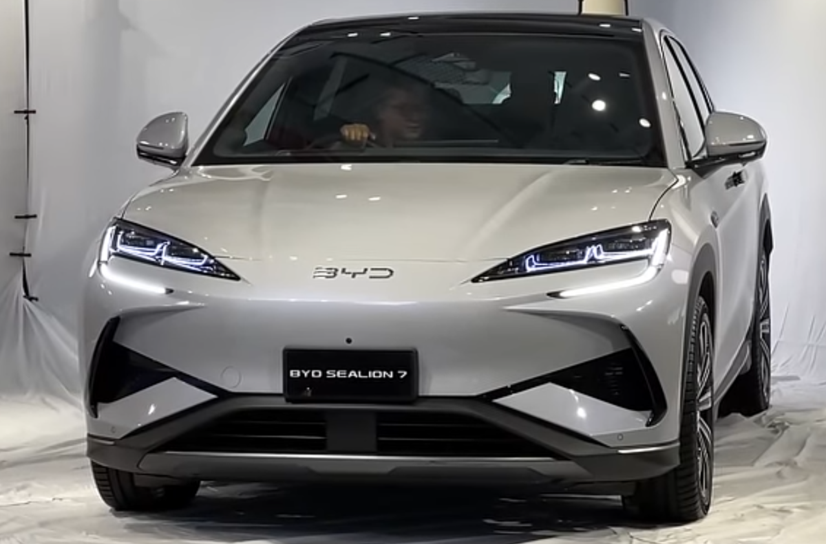 BYD Luncurkan Sealion 7 yang Dilengkapi Navigasi Canggih, Drone hingga Penggerak Empat Roda