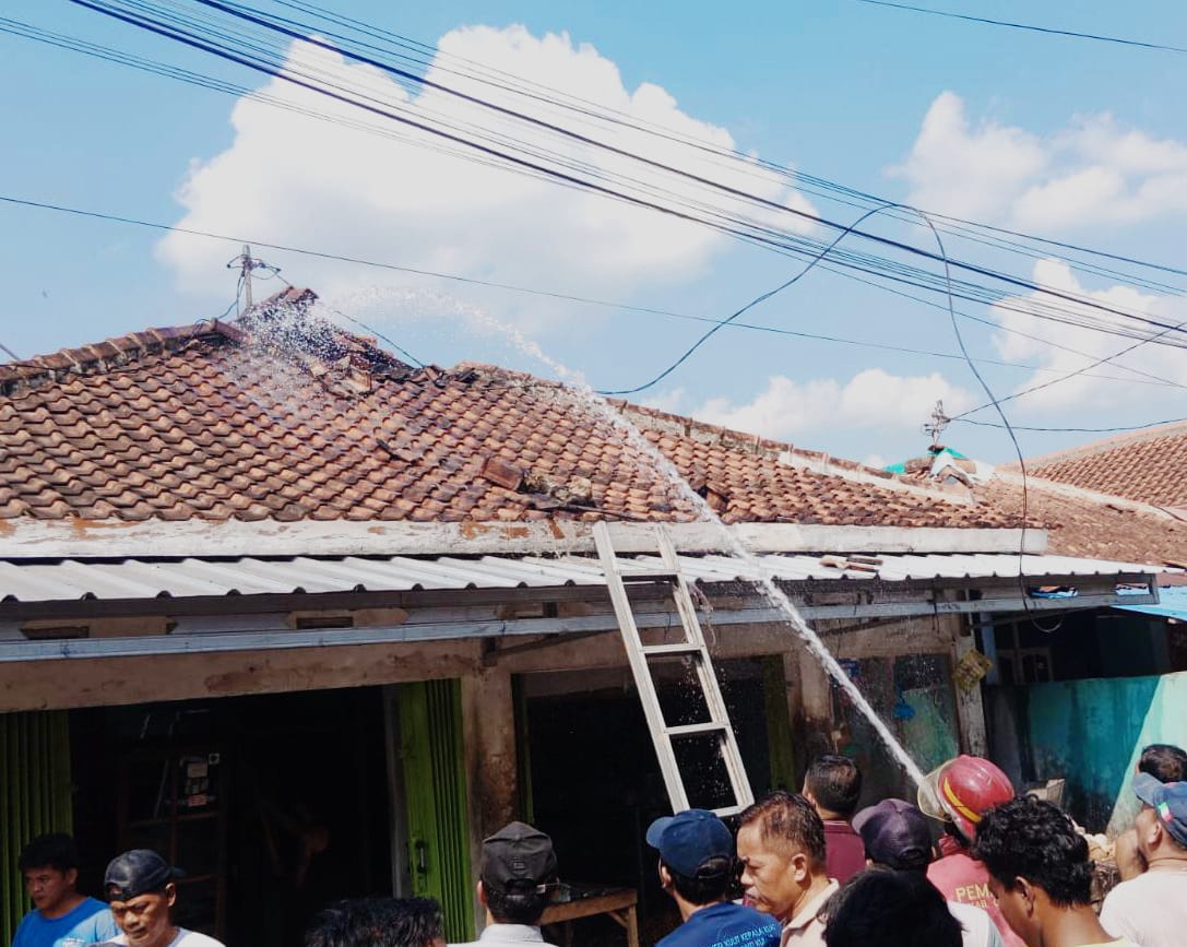 Diduga Korsleting Listrik, Rumah Lansia di Majenang Cilacap Terbakar
