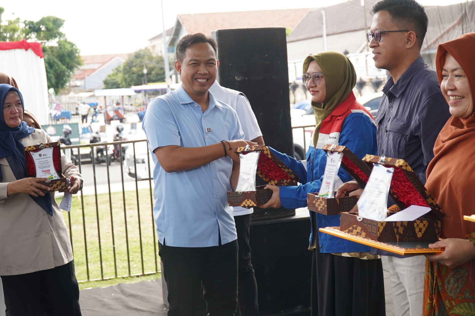 Fokus Kembangkan Produk Lokal, Kilang Cilacap Terima Penghargaan dari Pemkab Cilacap
