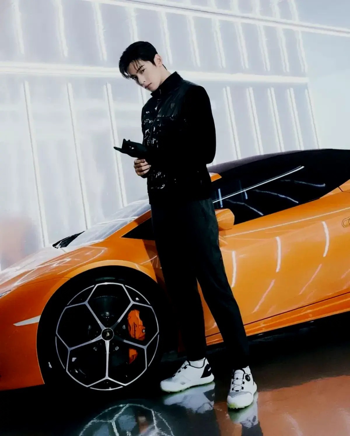Cha Eun Woo dan Lamborghini Urus: Gantengnya Bikin Silau, Mobilnya Juga