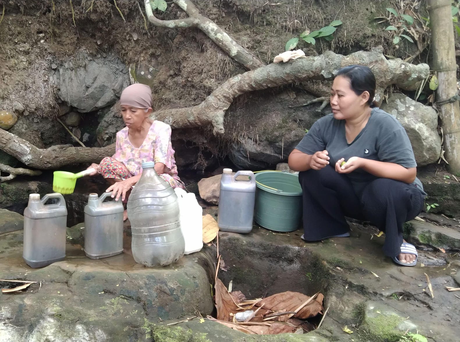 Terdampak Kemarau, Warga Dusun Sindangraja Kabupaten Cilacap Bergantung Pada Sumber Mata Air Sumur Manten