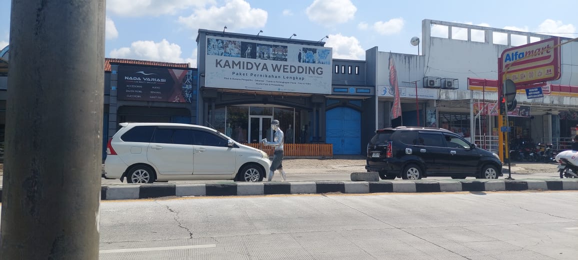 Sudah Dibina, Manusia Silver Kembali Mengemis di Traffic Light Taman Kota Sumpiuh