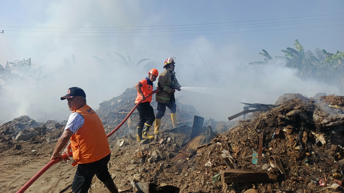 Lahan di Area Pabrik Coldstorage Cilacap, Diduga Dipicu Pembakaran Sampah