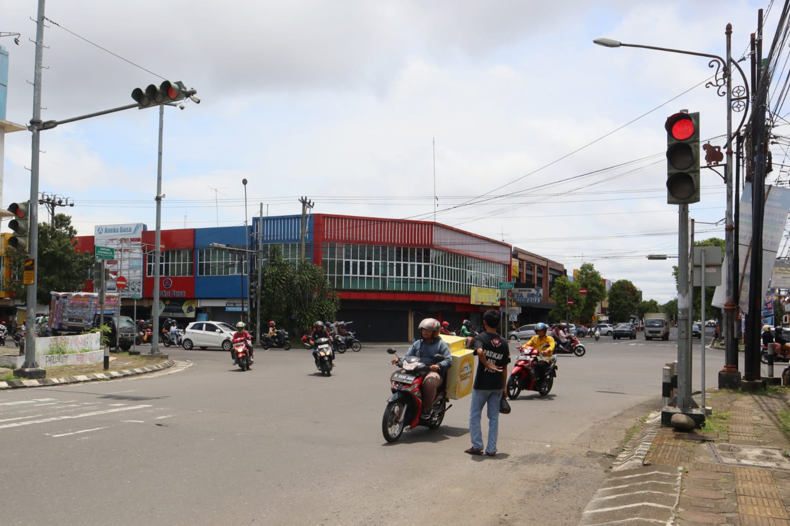 Marka Jalan dan Zebra Cross di Purwokerto Memudar, Sulitkan Pengguna Jalan