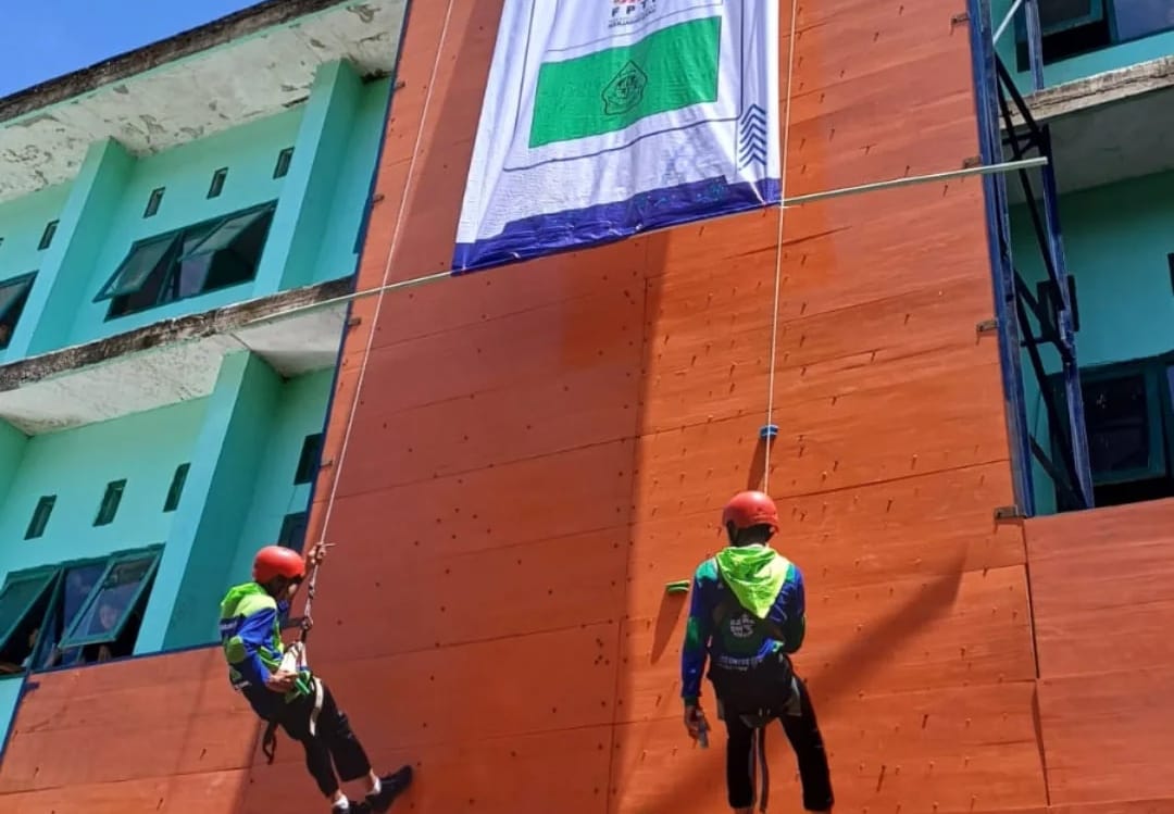 Dorong Prestasi Atlet Banjarnegara, SMK HKTI 1 Purwareja Klampok Bangun Sarana Panjat Tebing 
