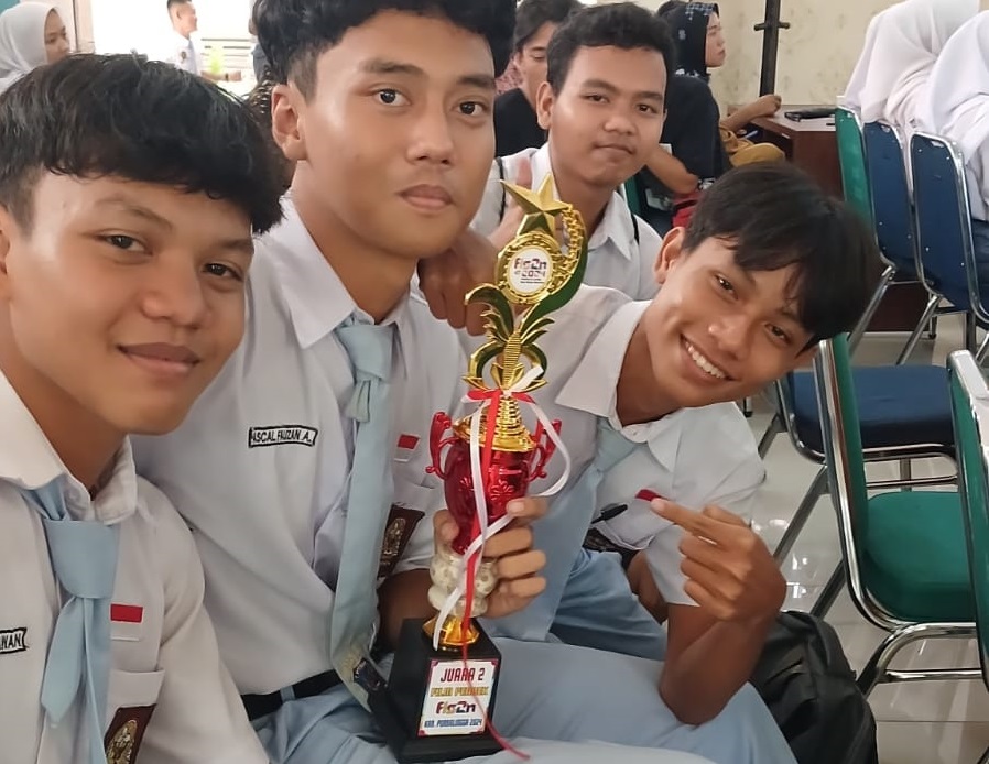 Siswa SMK YPT 1 Purbalingga Sabet Juara 2 FLS2N 