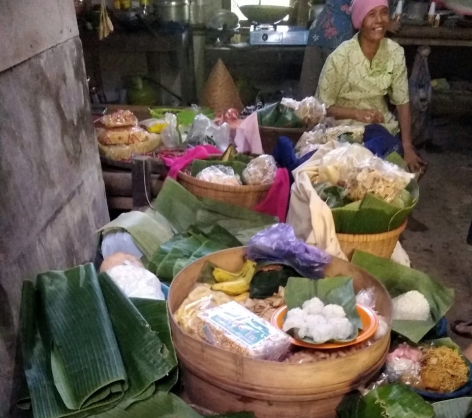 Meski Repot, Laku Bakti untuk Leluhur Tetap Dilaksanakan