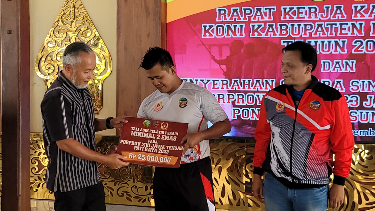 Pemkab Berikan Tali Asih Bagi Atlet Banyumas Berprestasi di Porprov dan PON