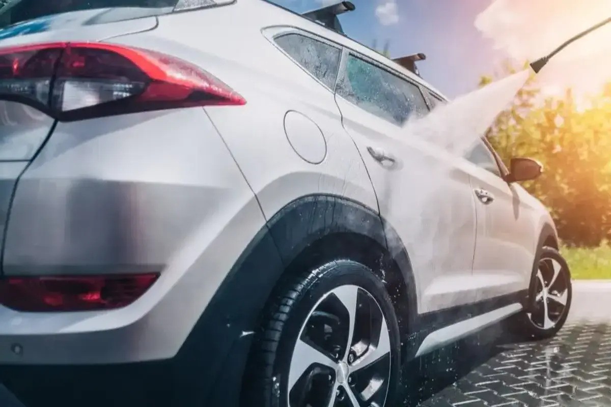 5 Perawatan Bodi Mobil Berwarna Putih Agar Tidak Luntur dan Tetap Kinclong