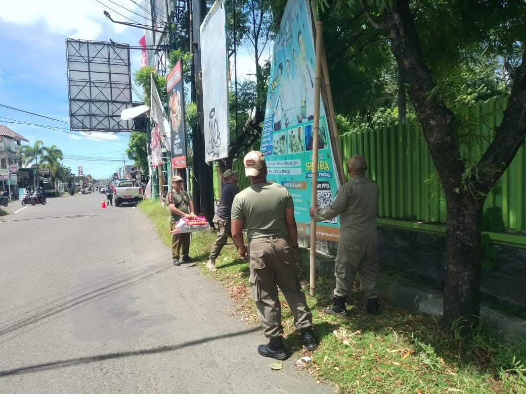 Tegakkan Perda Ketertiban, 159 Banner Liar Diturunkan Satpol PP Cilacap