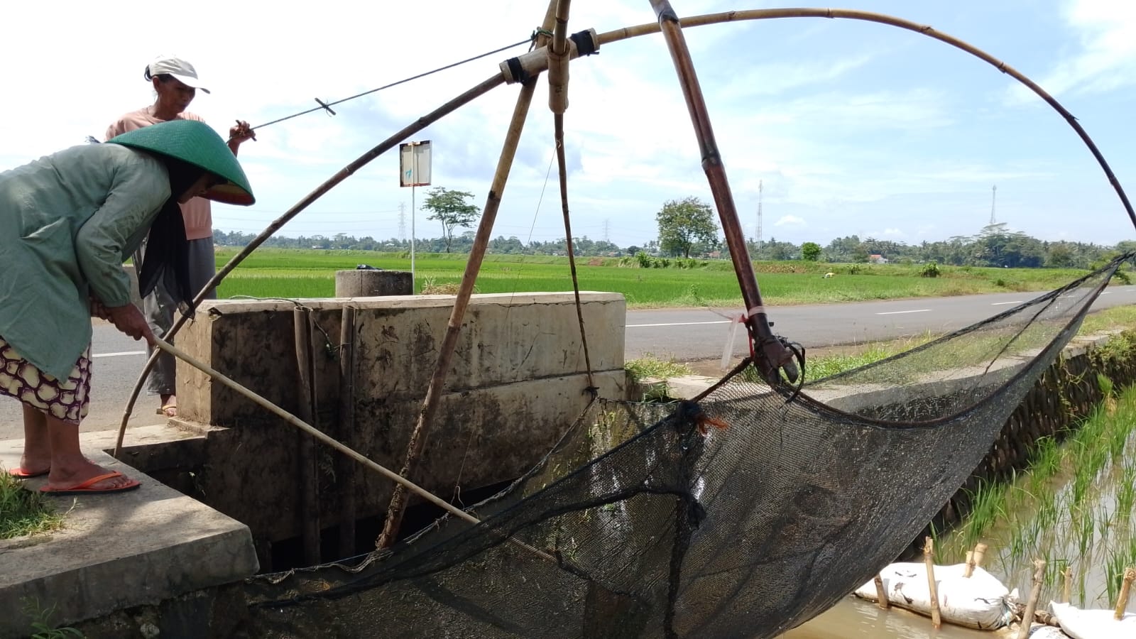 Setrum Ikan Masih Marak di Tambak Banyumas, Warga Karangpetir Resah