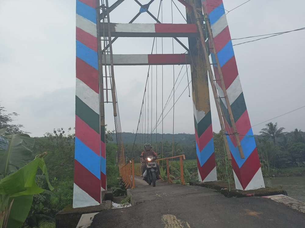 Kurangi Kesan Buruk, Komplek Jembatan Gantung Disulap Jadi Taman