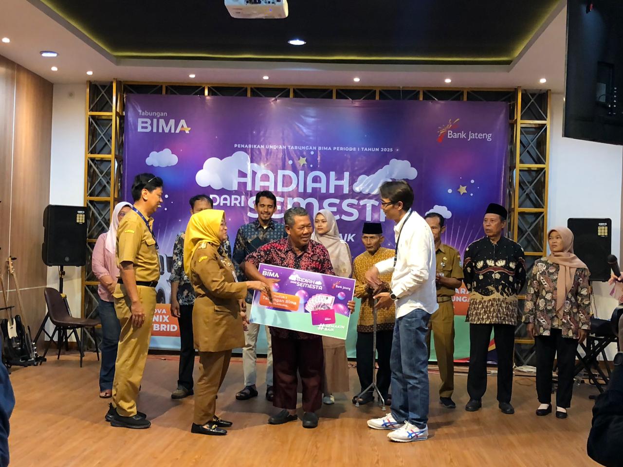 Sarikun Dapat Hadiah Rp 75 Juta Dari Tabungan Bima Bank Jateng