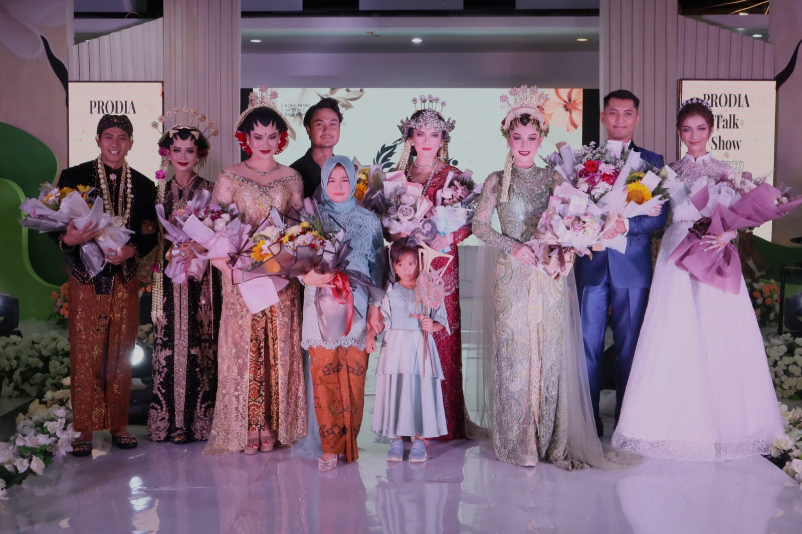 Gaya Pengantin Modern Tradisonal Bisa Didapat di Endah Khusnul Wedding