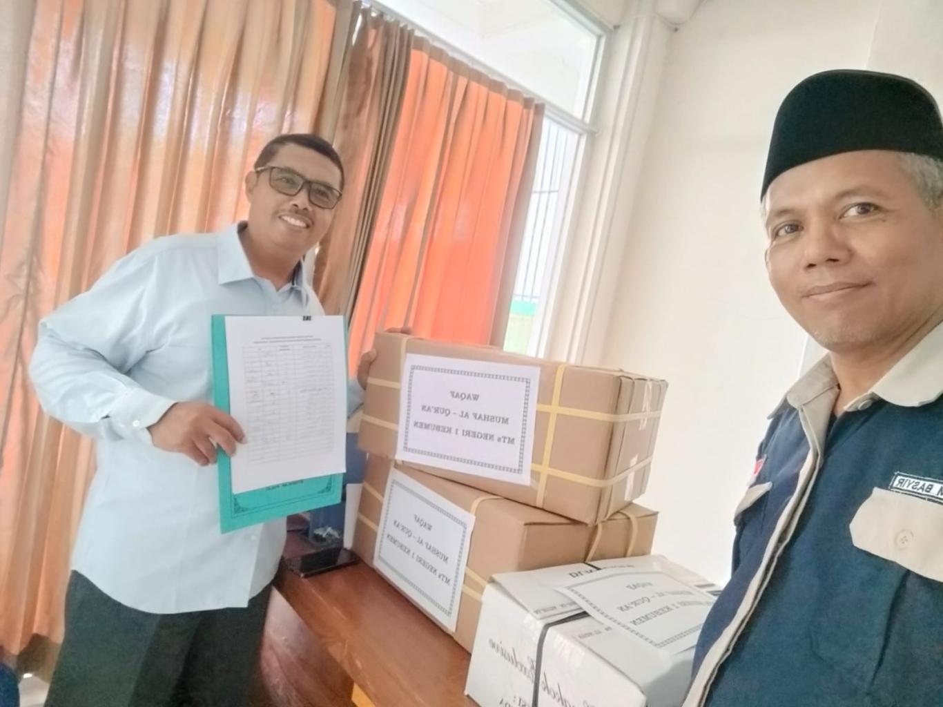 MTsN 1 Kebumen Serahkan 98 Mushaf Al-Qur’an