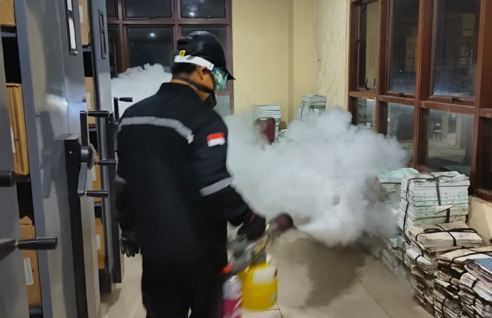 Cegah Kerusakan Dokumen, Dinpendukcapil Purbalingga Fumigasi Arsip Kependudukan
