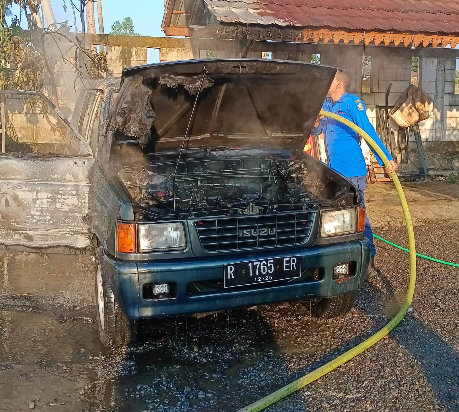 Lagi Dipanaskan Lalu Ditinggal Mandi, Mobil Panther di Baturraden Nyaris Hangus Terbakar