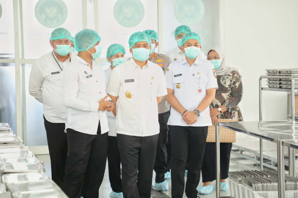 Cek SPPG Jebres, Ahmad Luthfi Minta Percepat Penerbitan SLHS di Jateng