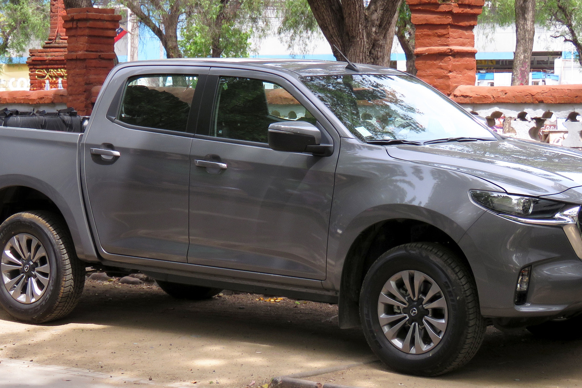 Cek Harga & Spesifikasi Mazda BT-50 2025, Mobil Tangguh Siap Libas Semua Medan!