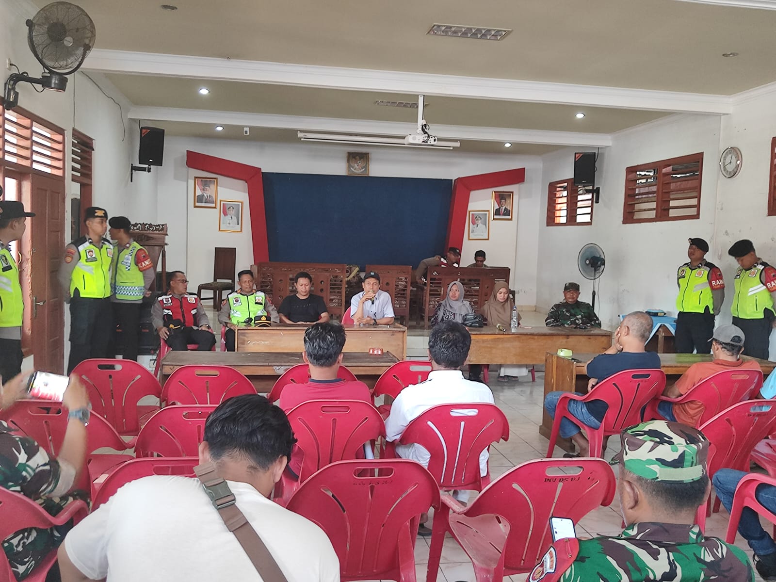 Kembali Didemo Warga, Dua Oknum Perangkat Desa Bajong Diduga Asusila Tetap Bungkam