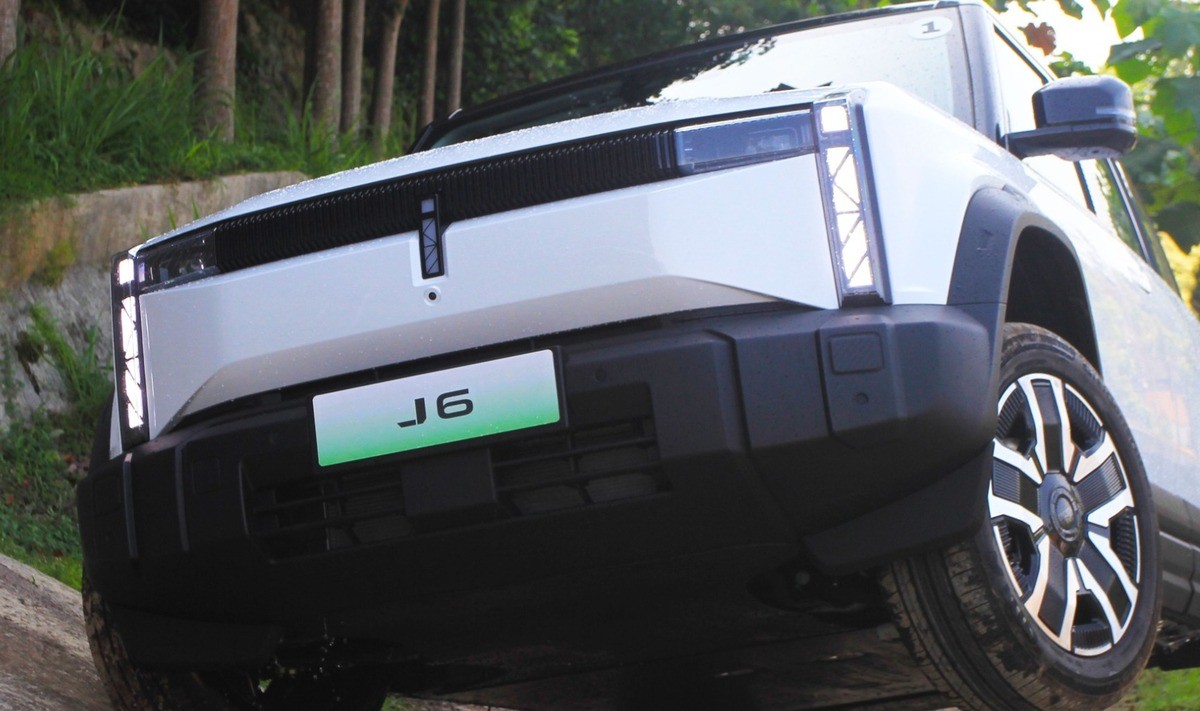 Chery J6: SUV Listrik Futuristik dengan Fitur Canggih yang Bikin Melongo