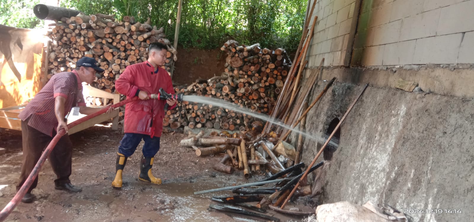 Gudang Karet UD Lestari Jaya di Desa Pageralang Terbakar, Kerugian Mencapai Rp 50 Juta