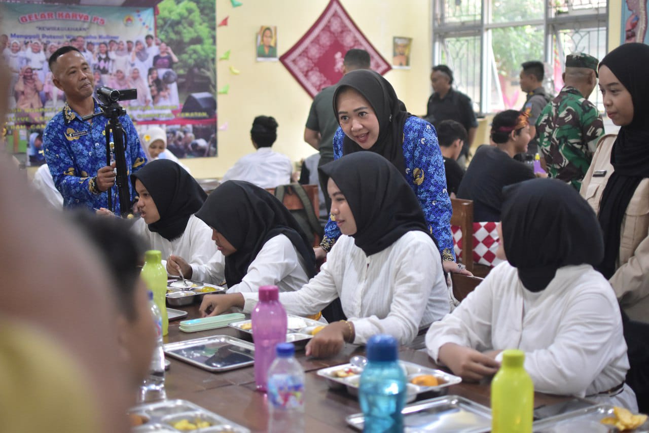 Peluncuran MBG Pertama, 9.540 Siswa  Nikmati Paket Makanan